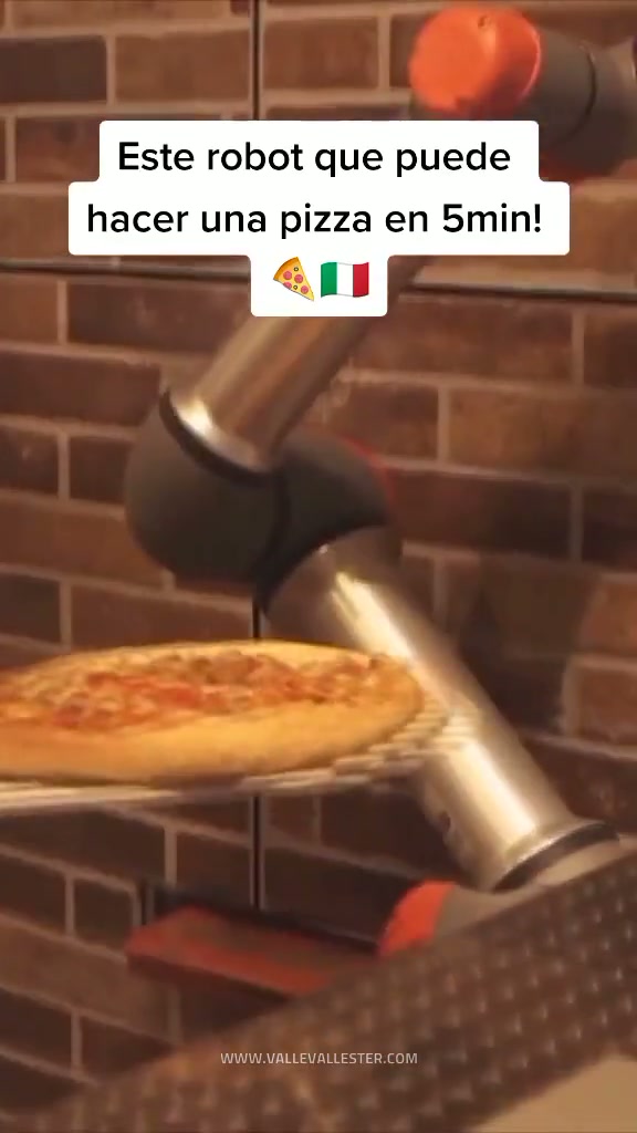 este es pasi un robot que se encuentra en una pizzeria de italia y como puedes v 1