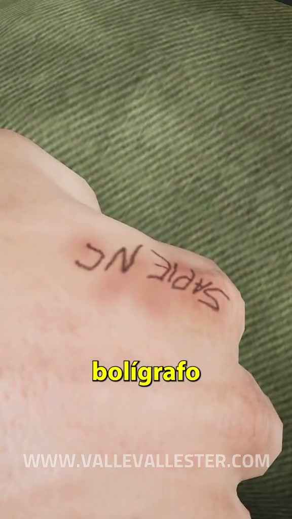 que puede estatuar usando tinta de voligrafo y una acuja aunque la tinta de voli